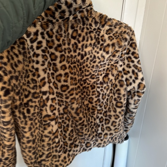 Cropped Cheetah print fuzzy jacket. Worn twice - Picture 6 of 6